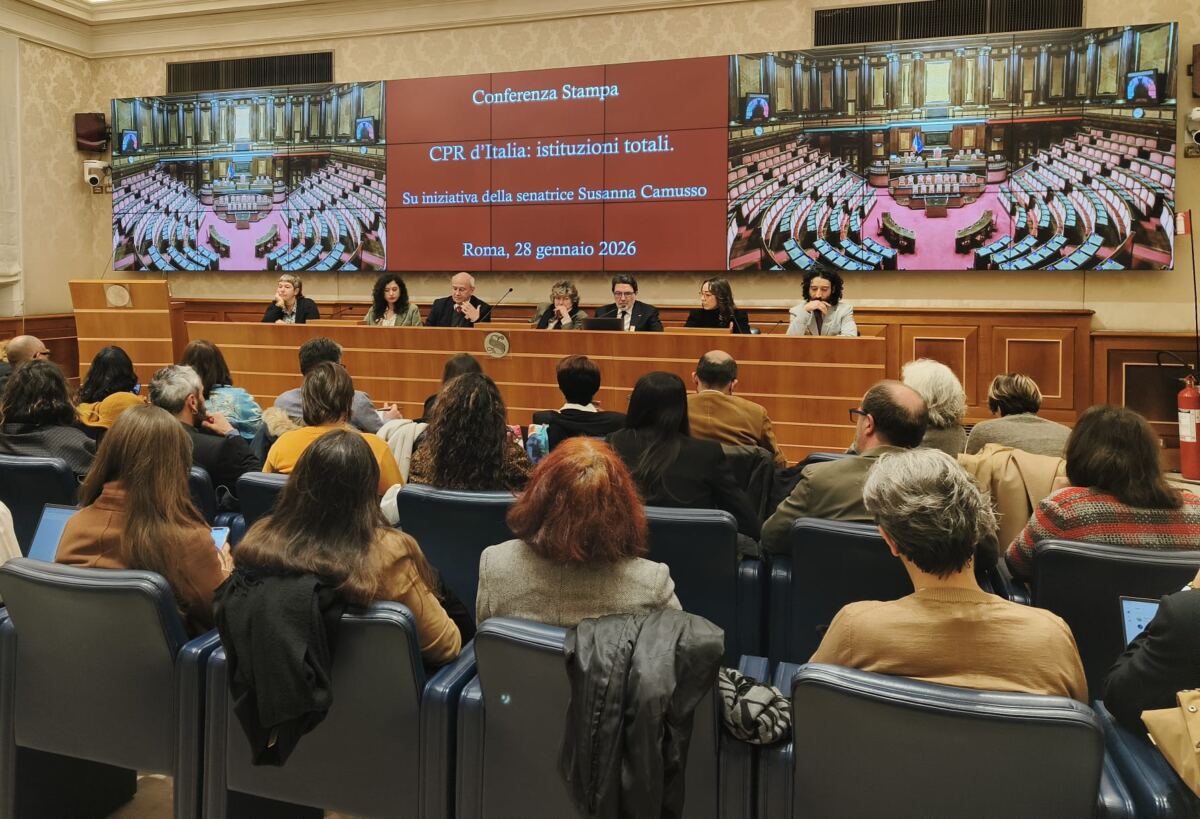 “Come i manicomi, anche i CPR vanno chiusi”. I risultati del monitoraggio del Tavolo asilo e immigrazione