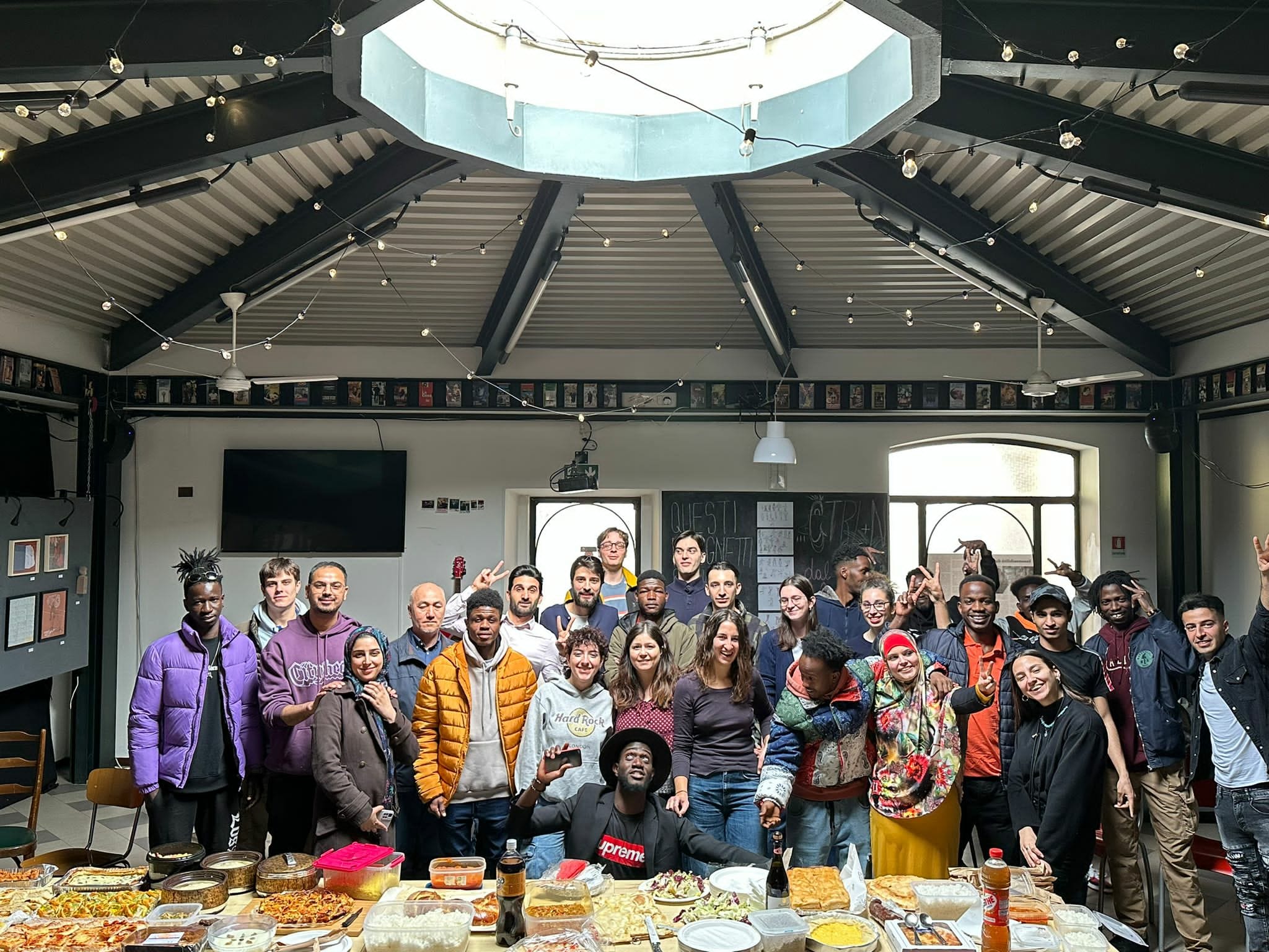 Piatti tipici, musica e divertimento. Anche questa è integrazione - LE FOTO