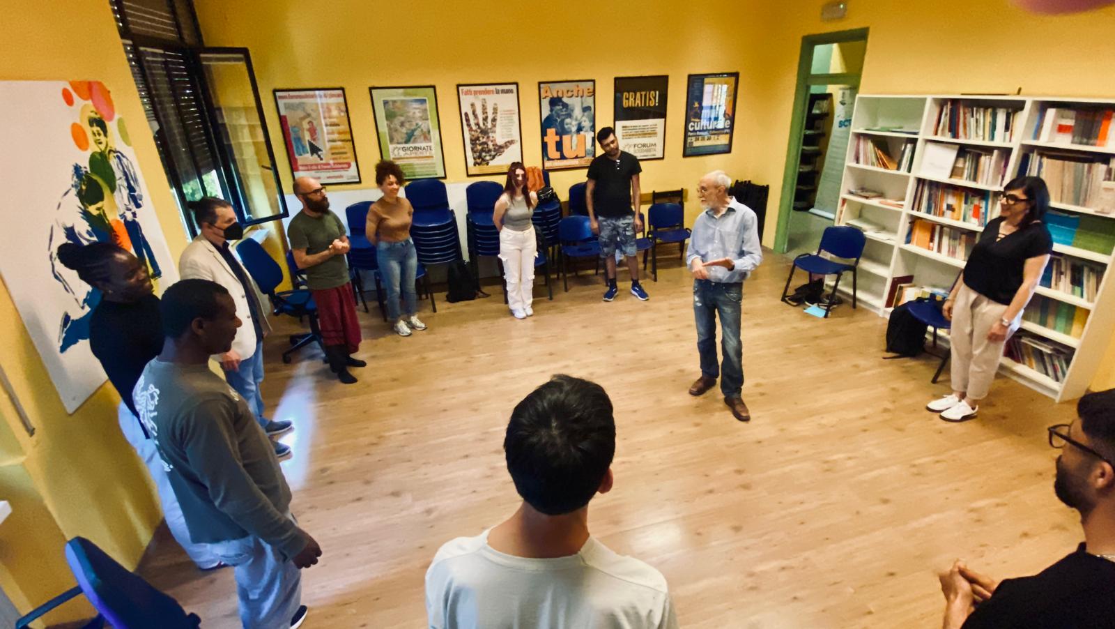 Il teatro può decostruire le narrazioni dominanti?